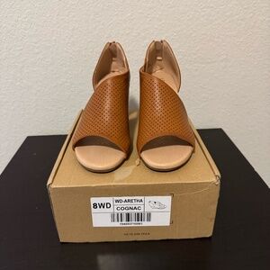 Journee Collection Women's Aretha Perforated Peep Toe Wedge Sandals Size 8W